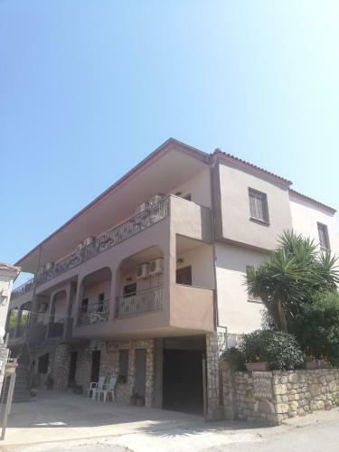Christopher Apartments