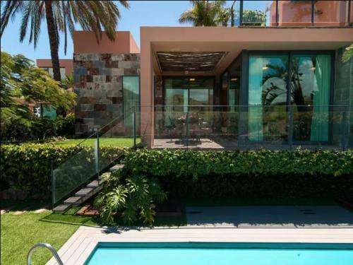 Villa With Private Pool In Luxury Golf Resort
