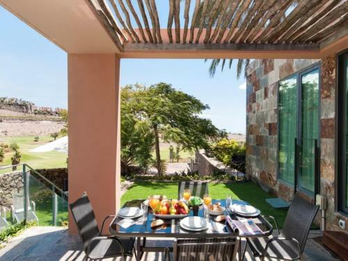 Villa With Private Pool In Luxury Golf Resort