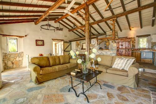 Scirocco & Folitsa Villas