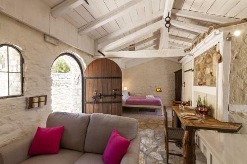 Scirocco & Folitsa Villas