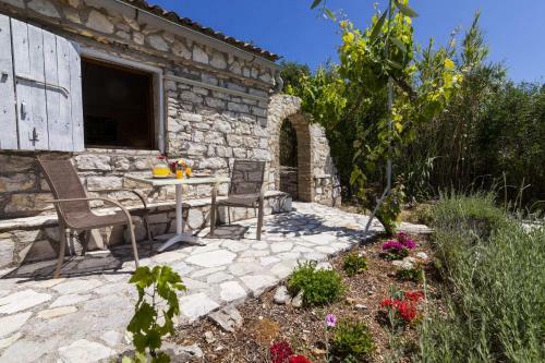 Scirocco & Folitsa Villas