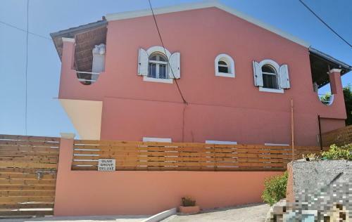 Olive Grove Deluxe Apartment