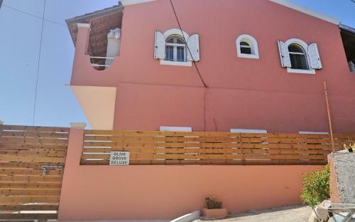 Olive Grove Deluxe Apartment
