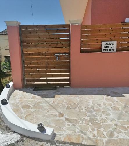 Olive Grove Deluxe Apartment