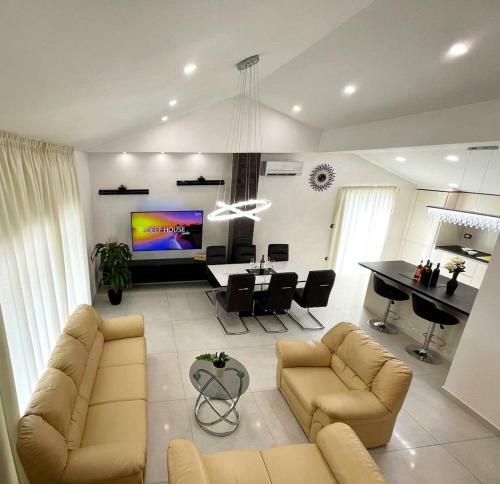 Black Diamond Apartment