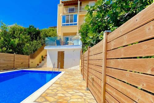 Villa Dinos