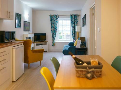 Apartamento Pass The Keys Modern 2 Bed Flat Overlooking Aberaeron Harbour