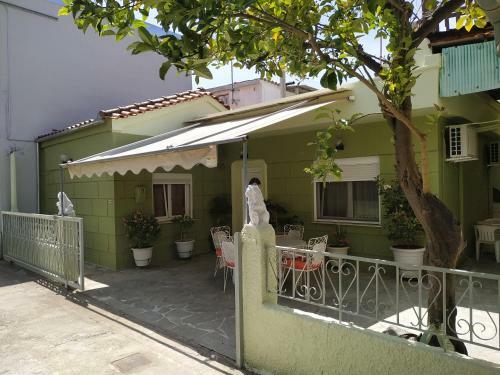 Linda's House
