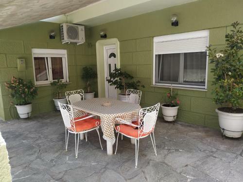 Linda's House