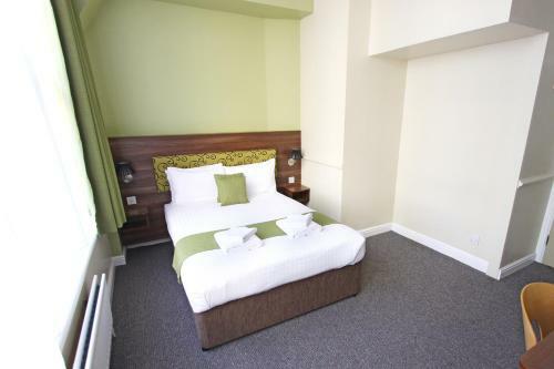 Surtees Hotel