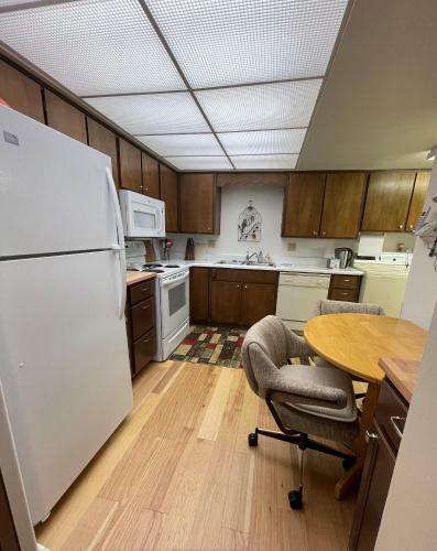 Spacious 2bed/2bath Apartment Is Mesa, Az - 55+ Community