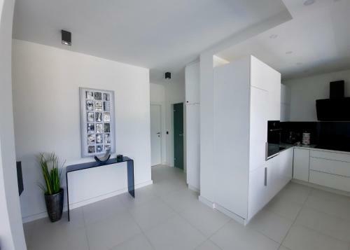Pool And Sea Luxury Apartment