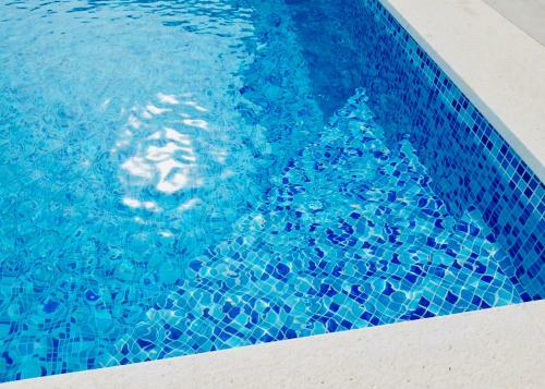 Pool And Sea Luxury Apartment