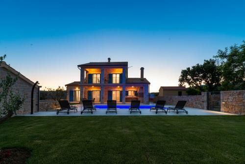 Luxury Stone Villa Banovi With Pool