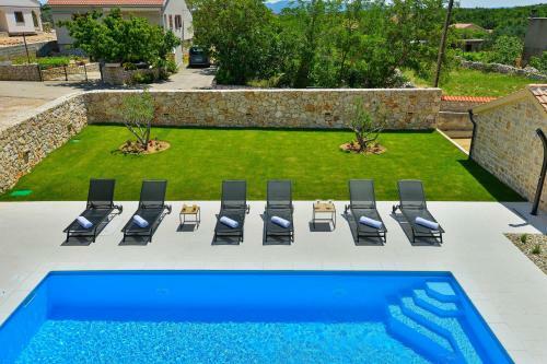Luxury Stone Villa Banovi With Pool