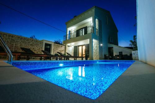 Dalmatian Villa Castello Coza With Pool