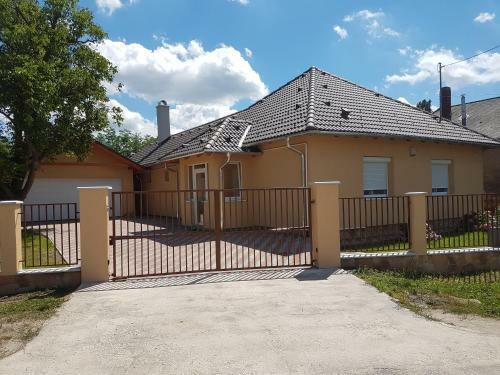 Dzsigol� Apartment