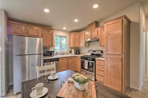 Bright And Modern Flagstaff Cottage Escape!