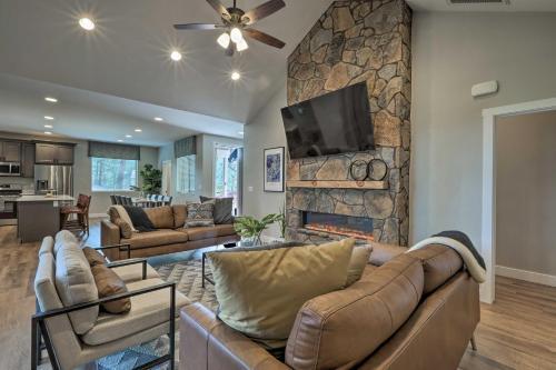 Lavish Natl Forest Retreat With Deck And Views!