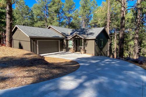 Lavish Natl Forest Retreat With Deck And Views!