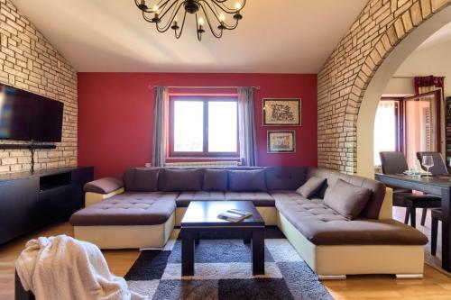 Apartment Green Paradise With Outdoor Swimming Pool