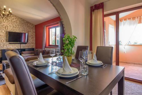 Apartment Green Paradise With Outdoor Swimming Pool