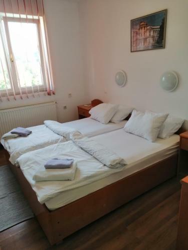 Bed & Breakfast ?ulenti? Sobe I Restoran