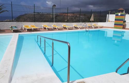 Apartment With Big Pool And Sea View