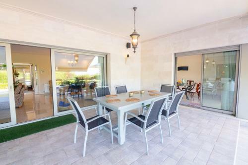 Villa Bellviure , Con Piscina Privada