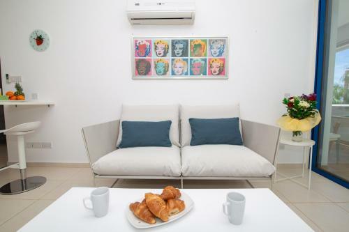 "the Good Times" Apartment