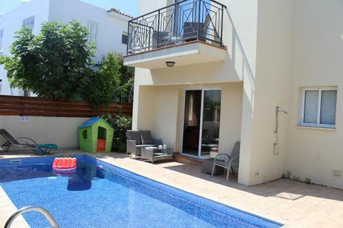 Elina Villa Near The Sea