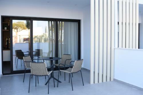 Chrystal Blue Suites Studio Apartment Hermia