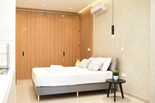 Chrystal Blue Suites Studio Apartment Hermia