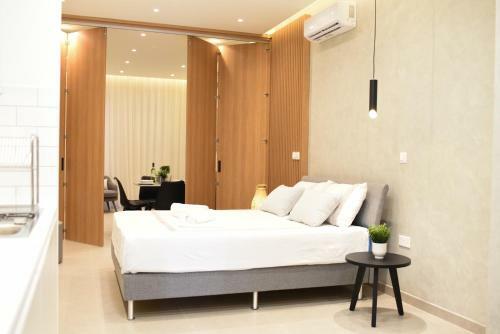 Chrystal Blue Suites Studio Apartment Hermia