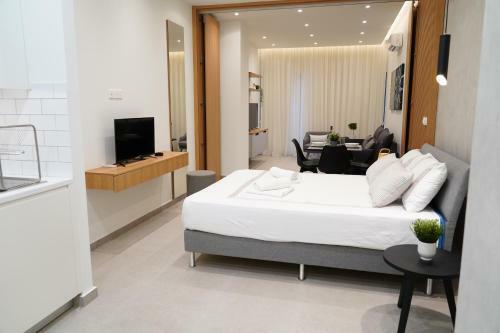 Chrystal Blue Suites Studio Apartment Hermia