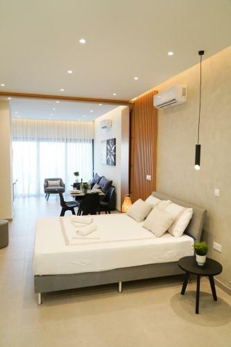 Chrystal Blue Suites Studio Apartment Hermia