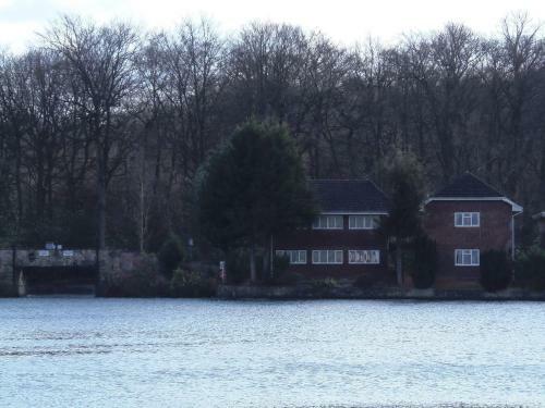 Lakeside Lodges