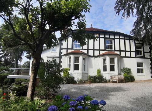 Hostal Tir Y Coed Country House