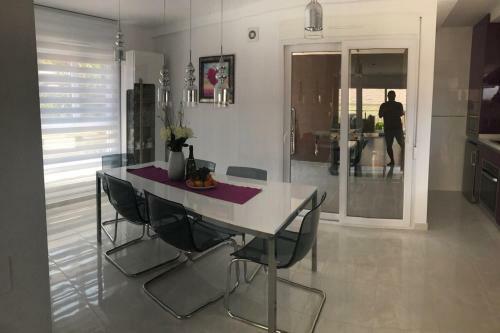 Villa Mondrian
