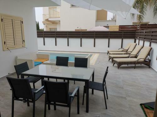 Anna's Seaview Villa
