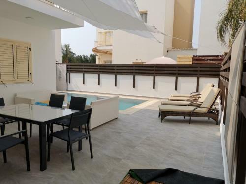 Anna's Seaview Villa
