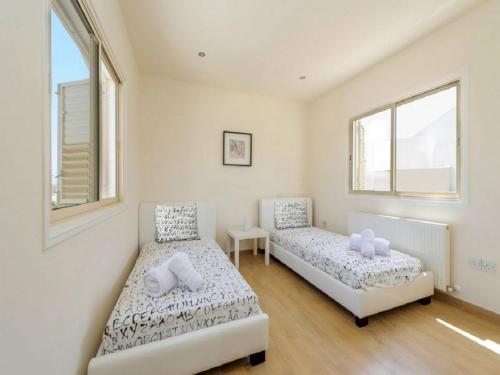 Your Beautiful Holiday Villa Minutes From Fig Tree Bay, Protaras Villa 1517