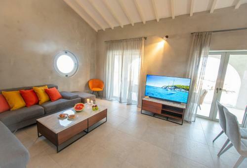 Villa Protaras Art House Seviews