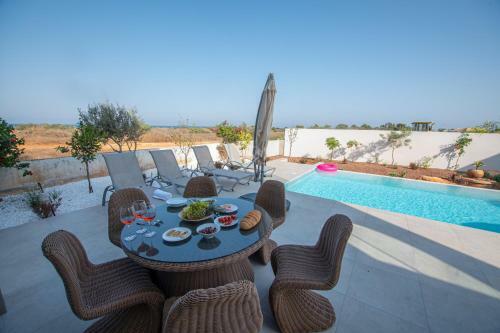 Villa Protaras Art House Seviews