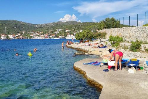 Apartments With A Parking Space Vinisce, Trogir - 17062