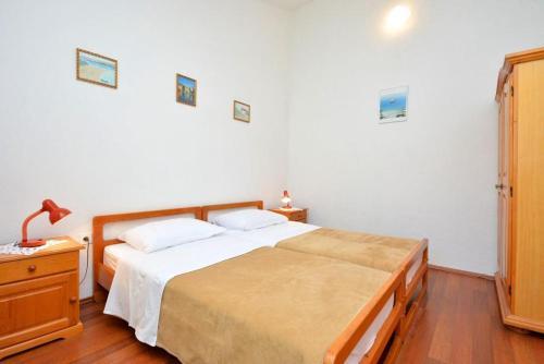 Apartments With A Parking Space Vinisce, Trogir - 14407