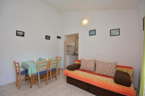 Apartments With A Parking Space Vinisce, Trogir - 14407