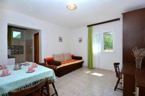 Apartments With A Parking Space Vinisce, Trogir - 14407