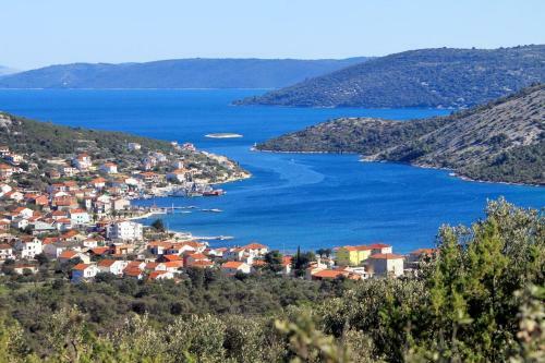 Apartments With A Parking Space Vinisce, Trogir - 14407